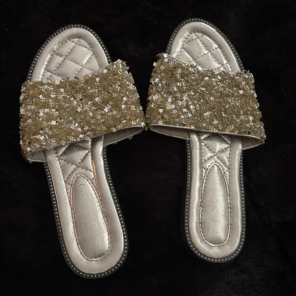 Shimmering Women's 8 Sandals Silver with Gold Accents